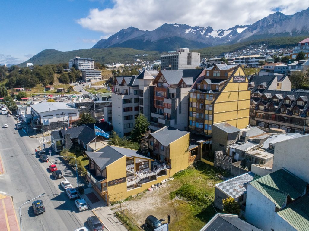 Imagem aérea do Hotel Los Naranjos - Onde ficar em Ushuaia: dicas de hotéis