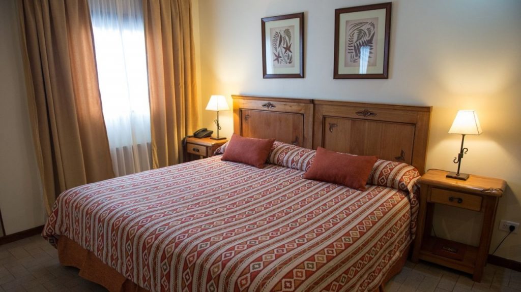 Imagem de um dos quartos do Del Bosque Apart Hotel - Onde ficar em Ushuaia: dicas de hotéis